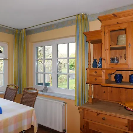 Semesterbostad Haus Am Strom